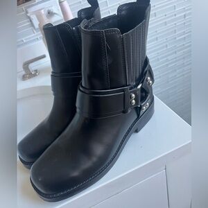 MARC FISHER moto bootie size 6